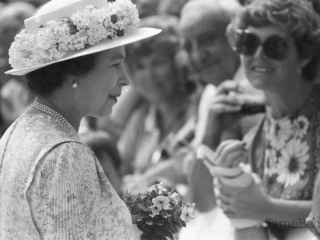 Queen greeted in Grand Cayman