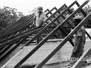 Building a roof, 1985