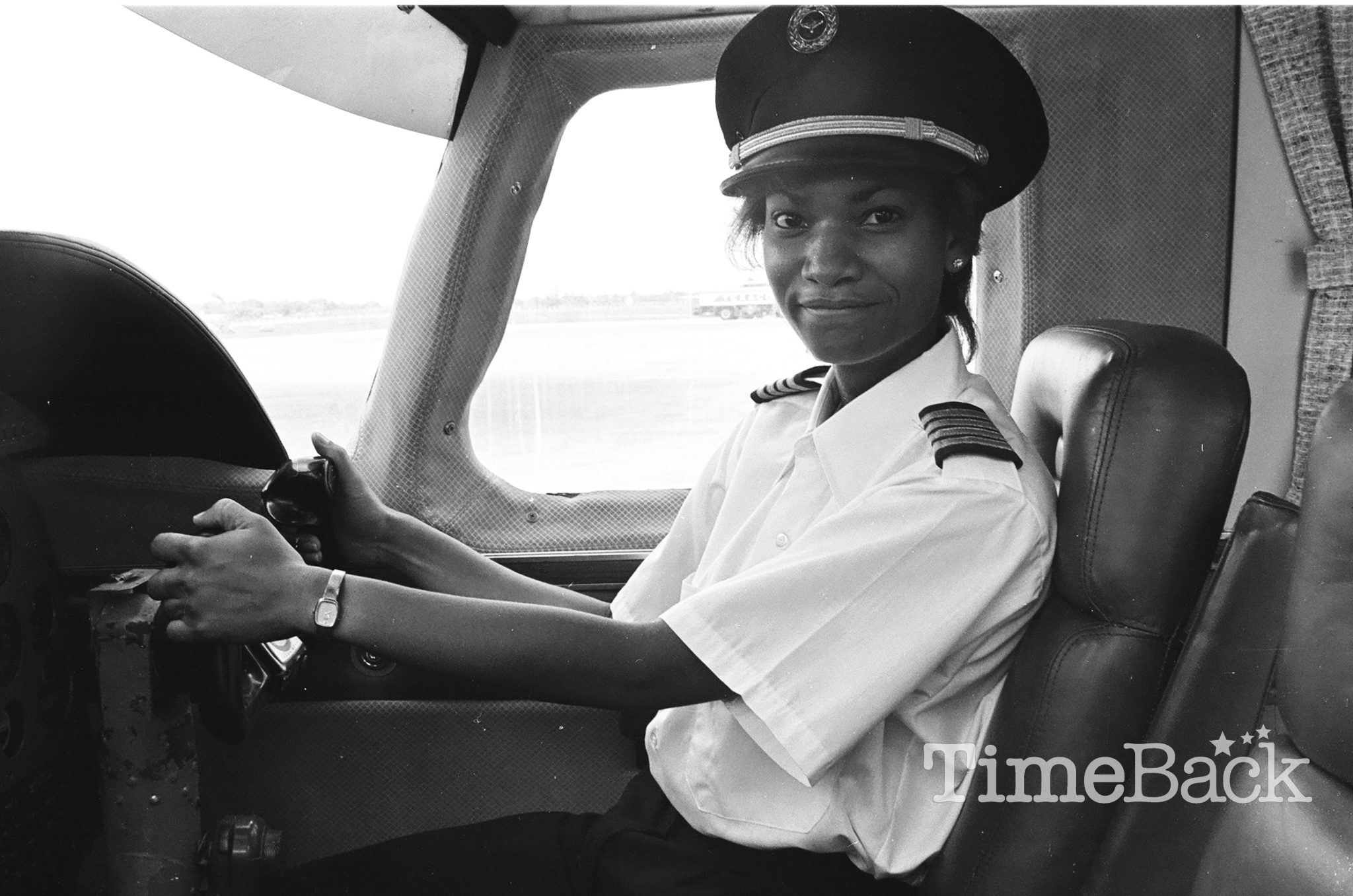 Veta Rockett, Cayman&#039;s First Female Qualified Commerical Airline Pilot, 1985